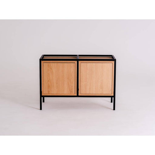 Credenza in legno naturale con struttura in metallo bianco, stile contemporaneo, perfetta come mobile di servizio o complemento d'arredo