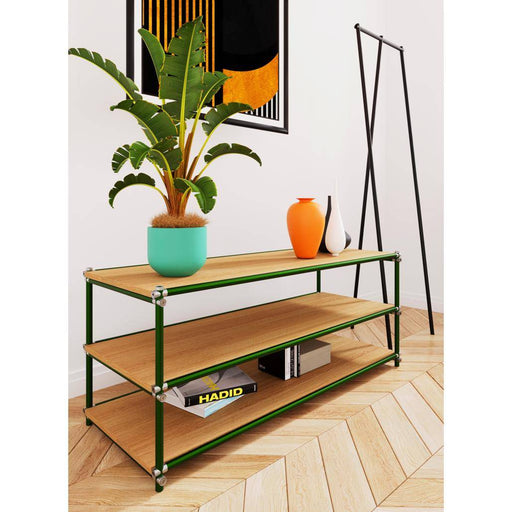 Appendiabiti KAYA FLEX con struttura in metallo nero, inserito in un ambiente con mobile in legno e decorazioni colorate, SKU: W001KAYFLEX50