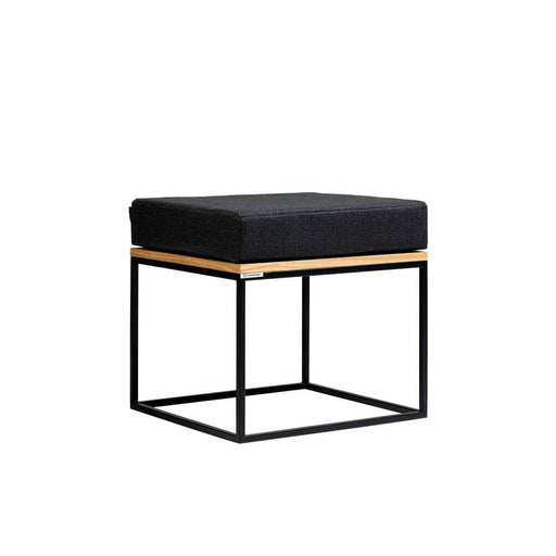 Pouf TENSIO SOLID con rivestimento nero, struttura in legno e base in metallo nero, funzione tavolino e seduta multifunzionale