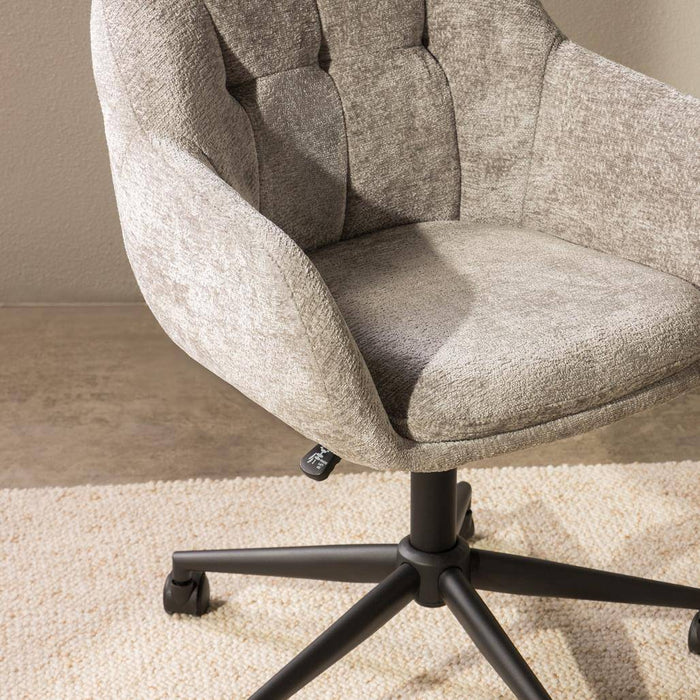 Sedia girevole WEWORK grigio chiaro con forme arrotondate