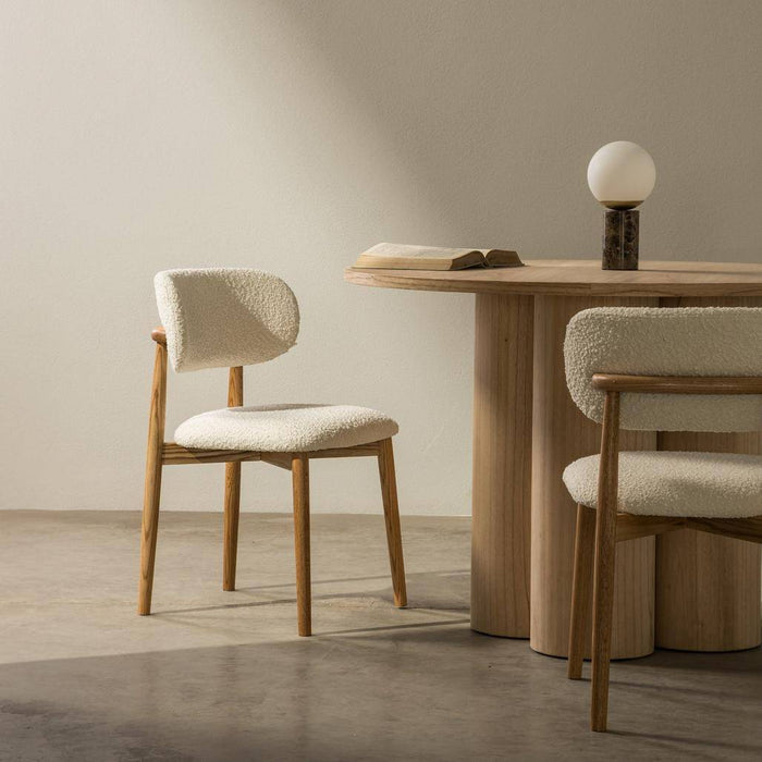 Sedia rivestita MIA, bianco, bouclé/rovere
