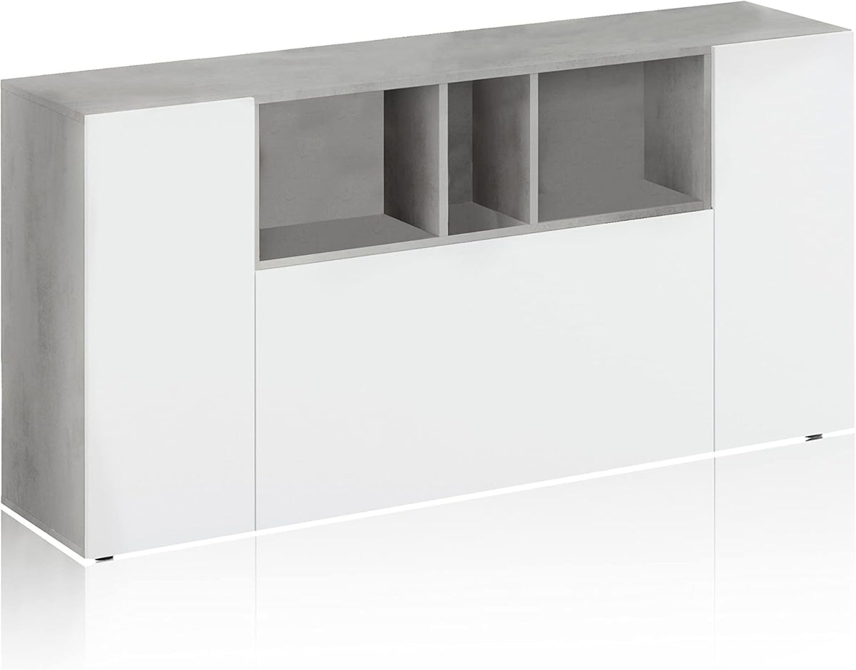 Credenza Royla bianca e cemento con design minimalista nordico, ante chiuse e ripiani aperti, perfetta per arredare spazi moderni.