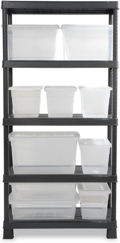 Scaffale in resina con 5 ripiani rinforzati, utilizzato per contenitori trasparenti, perfetto per organizzare oggetti in casa o ufficio.