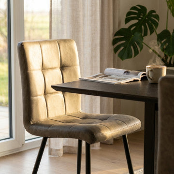 Poltrona struttura metallo seduta schienale ecopelle grigia 47,5x59x81cm