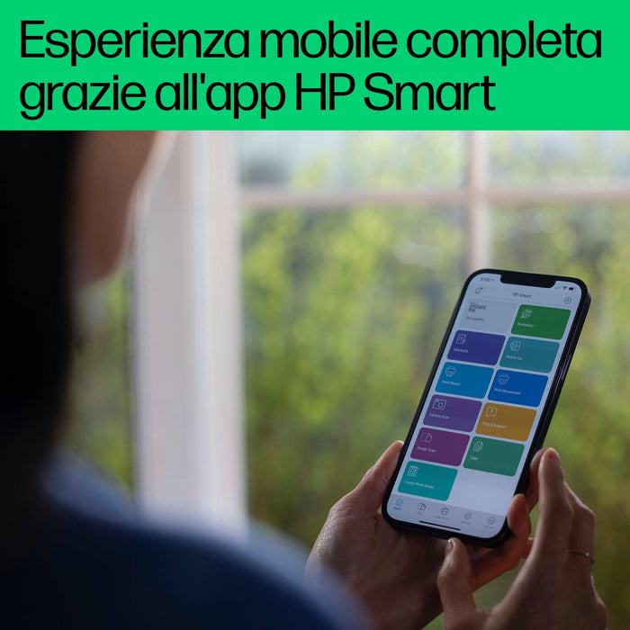 Esperienza mobile con l'app HP Smart per la gestione della stampante HP DeskJet 2820e tramite smartphone.