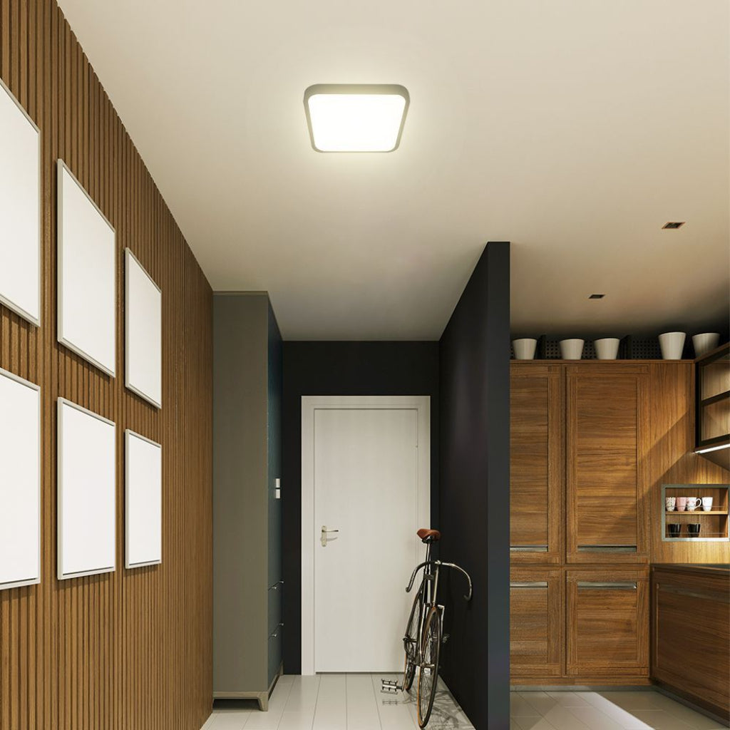 Plafoniera LED 48W V-TAC montata in corridoio con arredamento moderno, perfetta per illuminazione funzionale e decorativa.