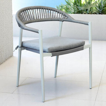 Poltrona impilabile in alluminio verniciato con seduta textilene