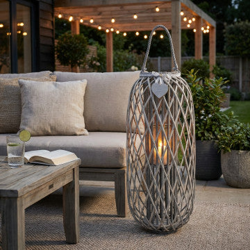 Lanterna in vimini grigio e vetro con decoro a cuore, altezza 95 cm