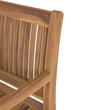 Dettaglio della panca in legno di acacia massiccio con schienale a listelli e struttura robusta, stile naturale e elegante
