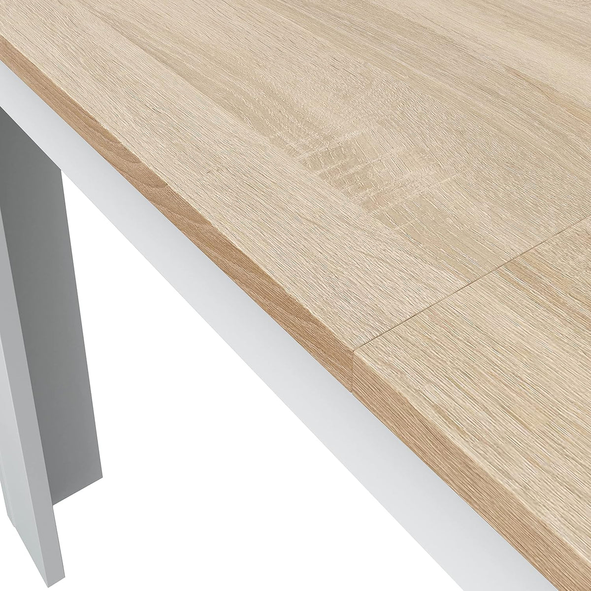 Dettaglio del piano in rovere Canadian del tavolo allungabile bianco lucido 90x140/190 cm. Finitura elegante e resistente.