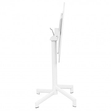 Vista laterale del Tavolo Vega ø 60 in acciaio bianco con piano ribaltabile, perfetto per ottimizzare lo spazio outdoor.