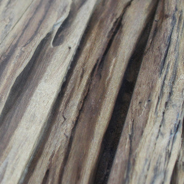 Tavolo con piano in legno ferroviario riciclato e vetro temperato