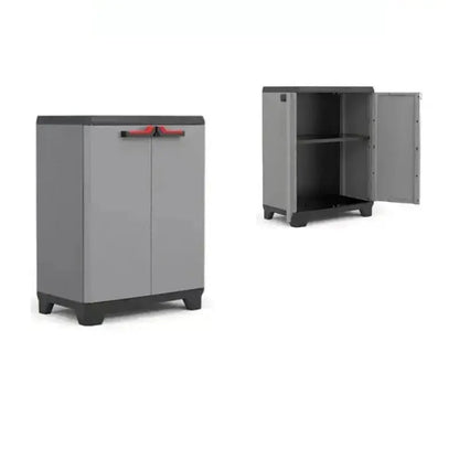 Vista frontale e laterale del Stilo Cabinet Low in resina grigio scuro con doppia anta e ripiani regolabili, dimensioni 90x68x39 cm.