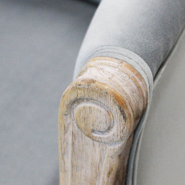 Divano elegante con capitonné in tessuto di lusso Divani Hobby Shop Solution   