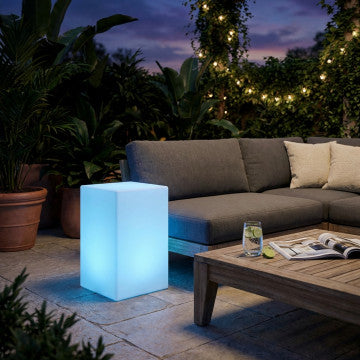Cubo luminoso 40x40x80 cm in polipropilene con LED RGB e batteria solare