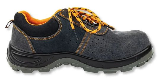 Scarpe di sicurezza antinfortunistiche in scamosciato grigio con lacci arancioni, suola resistente e interno imbottito nero, comfort e protezione.