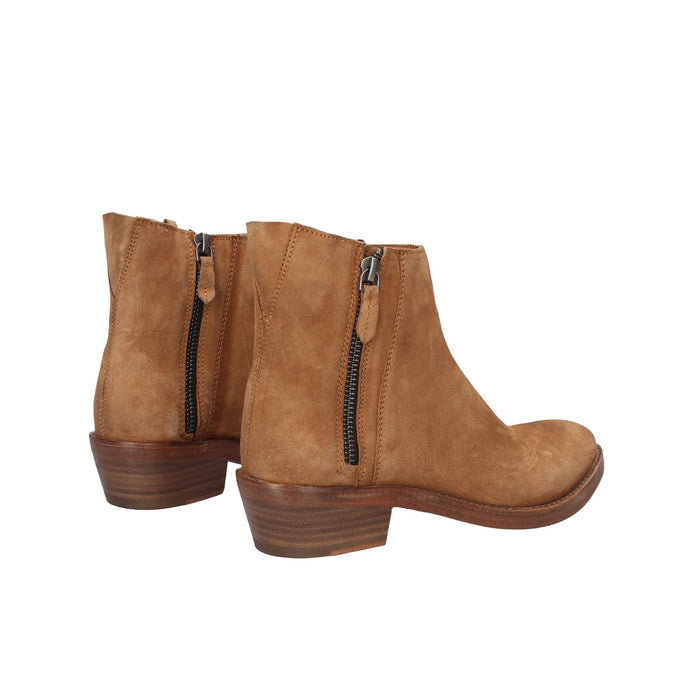 Tronchetto Irma In Camoscio Con Cerniera Laterale Sottopiede Imbottito In Pelle Fondo Gomma Tacco 4 Cm Emanuelle Vee