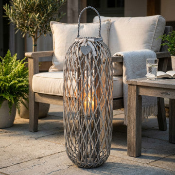 Lanterna in vimini e vetro grigio con decoro cuore, tre misure