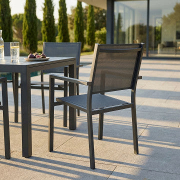 Poltrona con struttura in alluminio e seduta in textilene, 55x58x85cm
