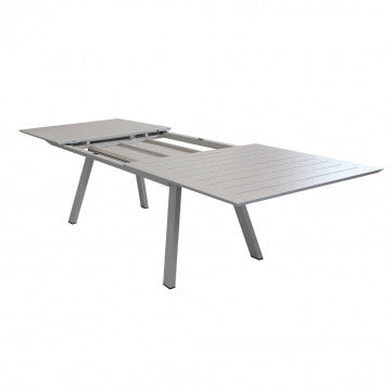 Struttura del tavolo Zante allungabile in fase di apertura, design resistente in alluminio per uso outdoor.