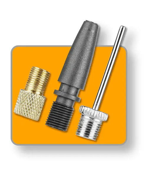 Set di accessori per compressore auto a batteria, include adattatori e tubi di collegamento in metallo e plastica, compatibili con il modello