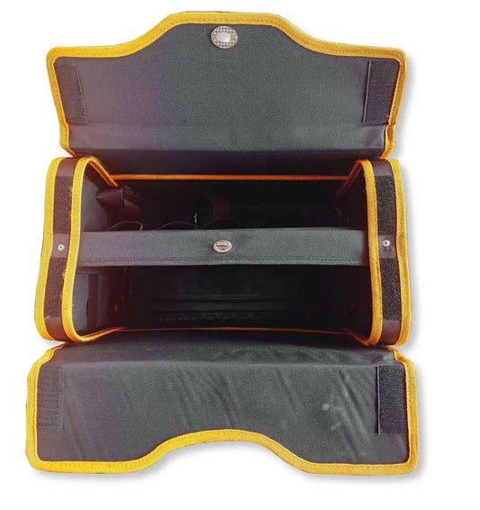 Interno della borsa portautensili INGCO con scomparti organizzati, tasche multiple e rivestimento resistente in tessuto nero e giallo