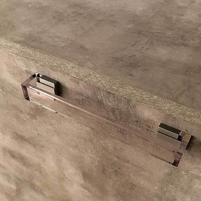 Dettaglio maniglia trasparente del letto a scomparsa Kando, design elegante e funzionale per apertura facilitata.