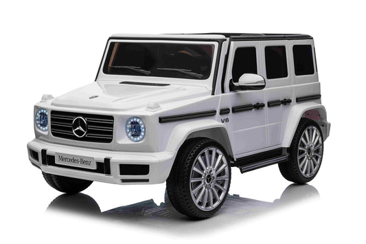 Auto elettrica per bambini Mercedes G500 bianca con dettagli realistici, grandi ruote in plastica, luci LED e sedili in plastica, perfetta per giochi all'aperto - SKU: c4k627 wit