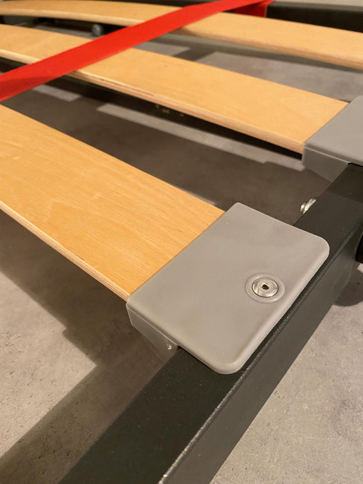 Particolare delle doghe in legno del letto a scomparsa Kando, qualità e stabilità per un supporto ergonomico.