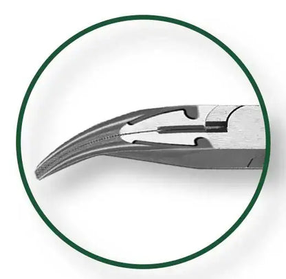 Dettaglio della punta curva della Pinza Becco Curvo 160MM, perfetta per elettricisti e operazioni di precisione in spazi ristretti.