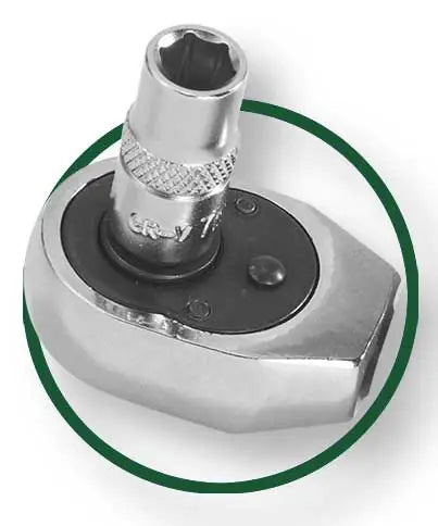 Dettaglio dell’attacco del Cricchetto Reversibile 1/4P Jadver con bussola esagonale, compatibile con accessori standard per utensili manuali.