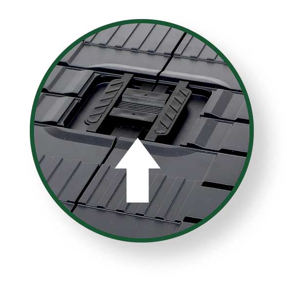 Dettaglio interno della cassetta con scomparti regolabili, sistema di bloccaggio per sicurezza, plastica resistente, perfetta per utensili