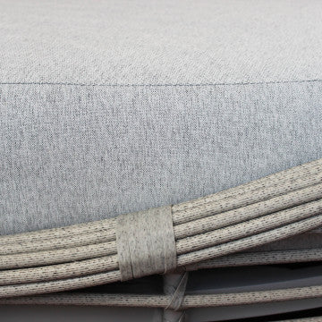 Conchiglione rotondo in wicker grigio con cuscino, diametro 110 cm