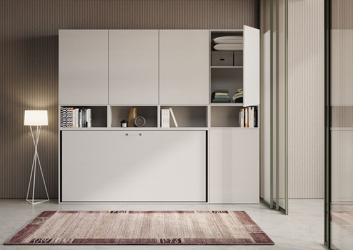 Armadio laterale della composizione Kando aperto, con ripiani per oggetti e biancheria, integrato in un mobile letto salvaspazio.