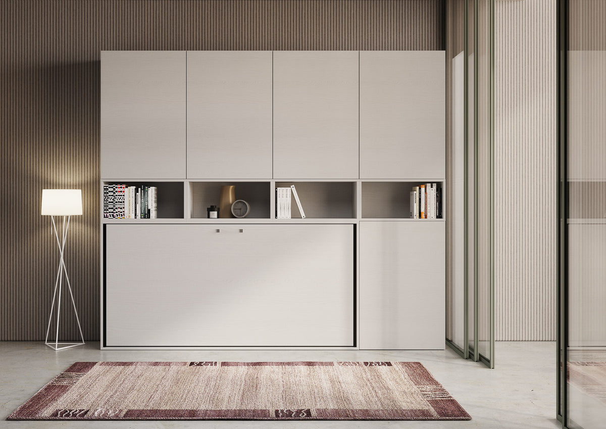 Composizione Kando in soggiorno elegante, con letto a scomparsa chiuso e vani libreria, ideale per ottimizzare lo spazio abitativo.