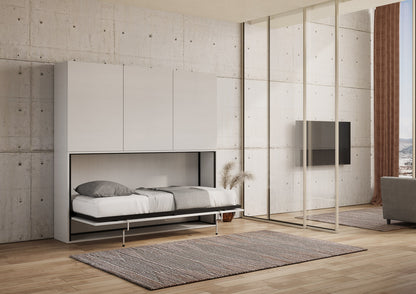 Letto Kando aperto in composizione verticale, con materasso singolo e struttura bianca, perfetto per ambienti moderni e compatti.