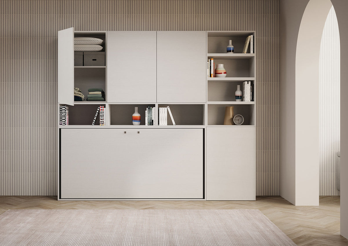 Armadio laterale della composizione Kando aperto, con ripiani per oggetti e libri, integrato in un mobile letto salvaspazio.