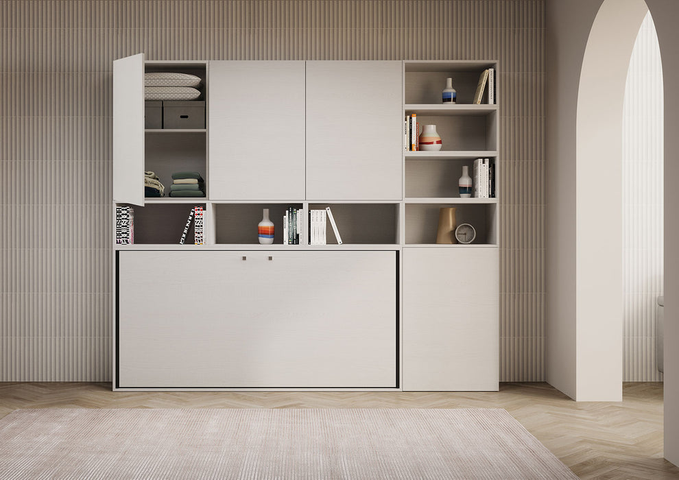 Armadio laterale della composizione Kando aperto, con ripiani per oggetti e libri, integrato in un mobile letto salvaspazio.