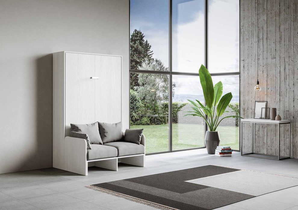 Letto a scomparsa Kentaro Sofà 120 verticale bianco frassino in soggiorno moderno, perfetto per monolocali e ambienti multifunzionali.