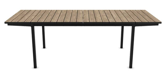 Tavolo estensibile da esterno con piano in legno di colore naturale e struttura in metallo nero, ideale per spazi moderni e conviviali