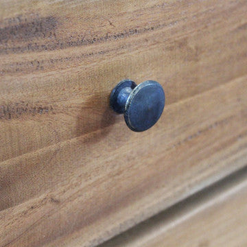 Mobiletto in rattan e legno riciclato, struttura robusta, peso 21 kg