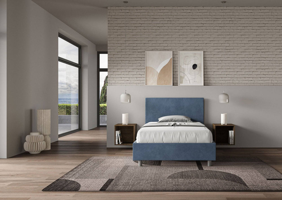 Letto singolo contenitore imbottito 100x210 microfibra Adele blu navy in ambiente ampio e luminoso, perfetto per arredamento elegante.