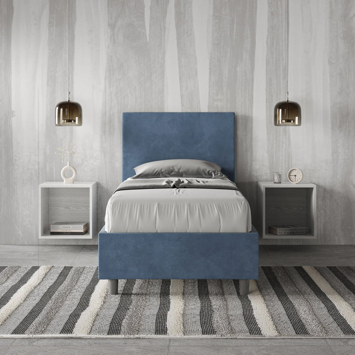 Letto singolo Adele 80x190 blu navy in microfibra con testata imbottita, ideale per ambienti raffinati e contemporanei.