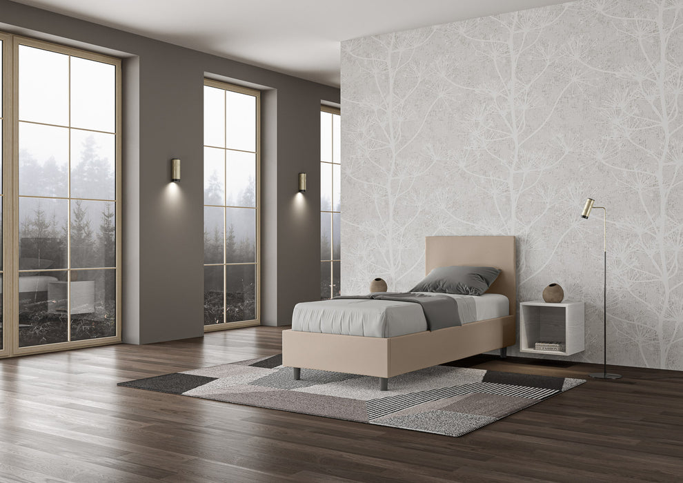 Letto singolo Adele beige 80x190 cm in similpelle, design elegante con contenitore opzionale, perfetto per ambienti moderni.