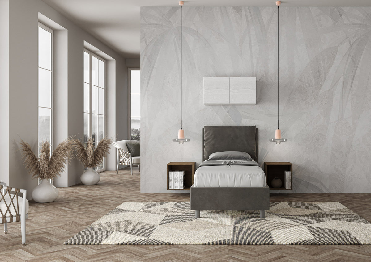 Letto singolo Antea grigio antracite 80x190 in microfibra, ambientato in camera moderna con parquet e grandi finestre.