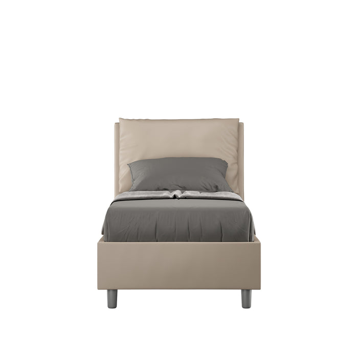 Letto singolo imbottito similpelle Antea beige con cuscino grigio, design moderno e struttura compatta per spazi ridotti.