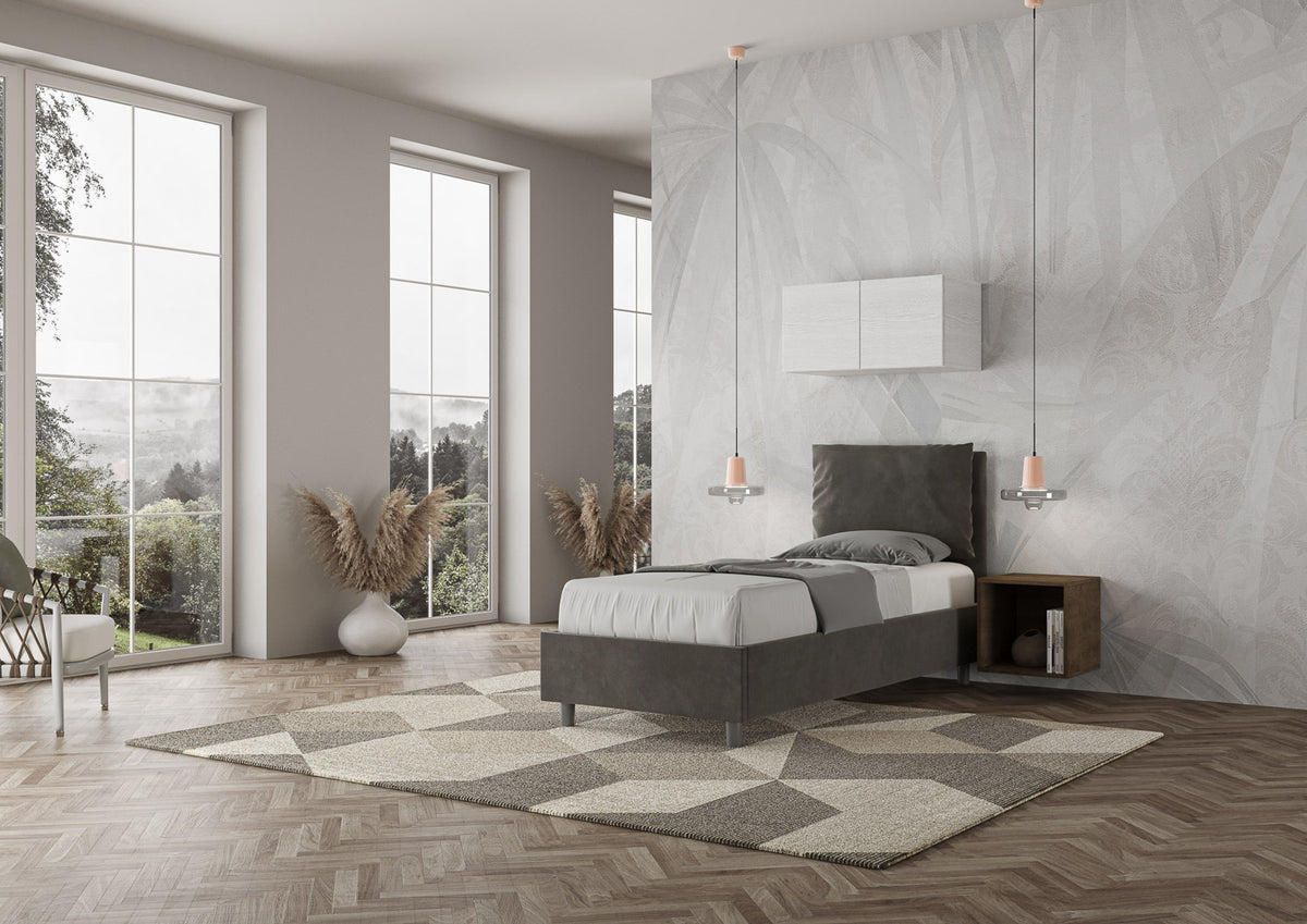 Contenitore letto Antea rosa 80x190 con apertura a ribalta, ideale per riporre cuscini, libri e giochi in modo ordinato.