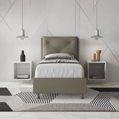 Letto singolo Appia grigio scuro in similpelle, in camera moderna con design geometrico e arredi sospesi