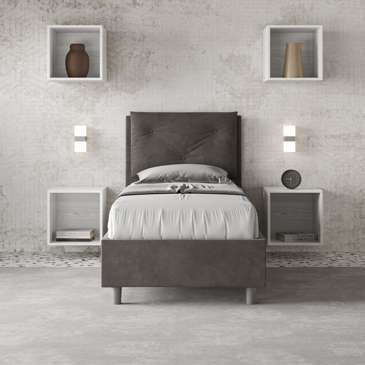 Letto singolo Appia grigio antracite in microfibra con testata imbottita, ambientato in una stanza moderna con pareti neutre e nicchie.