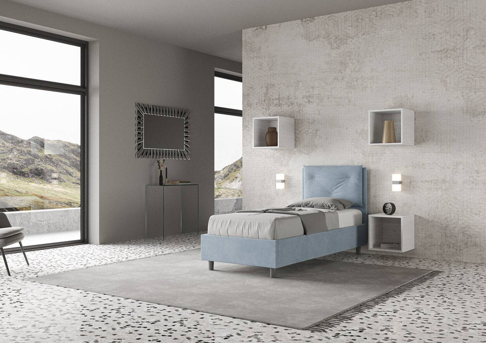 Letto singolo Appia 90x200 azzurro in microfibra con rete, design elegante per camere da letto moderne e luminose ITYHOME.